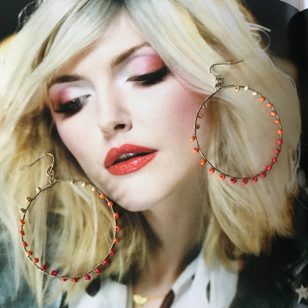 🌅Hoop earrings with a splash of color! 🌅